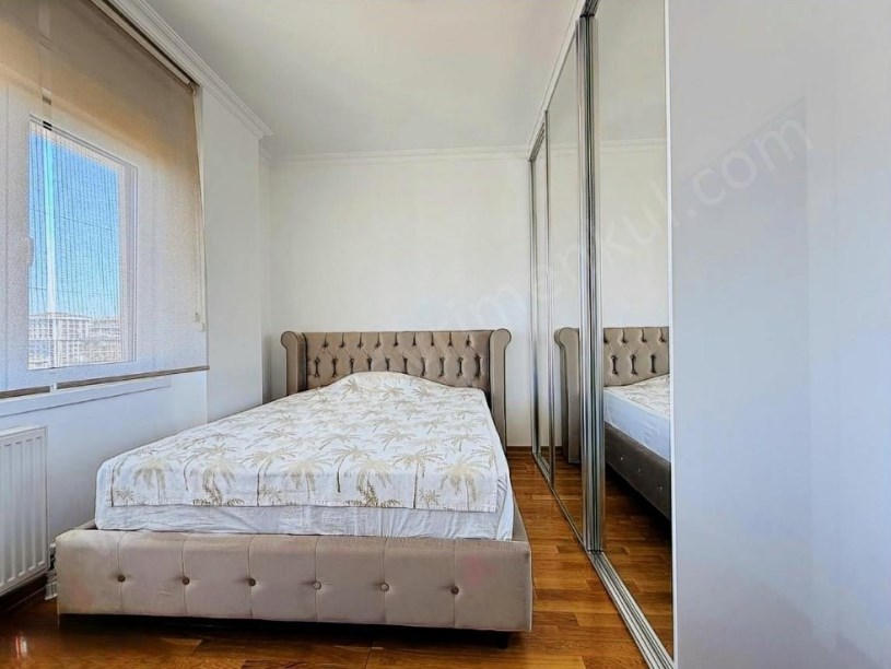 2017 Yapımı Binada Çift Balkonlu, Teraslı, E. Banyolu 215m2 4+2 Fırsat Daire