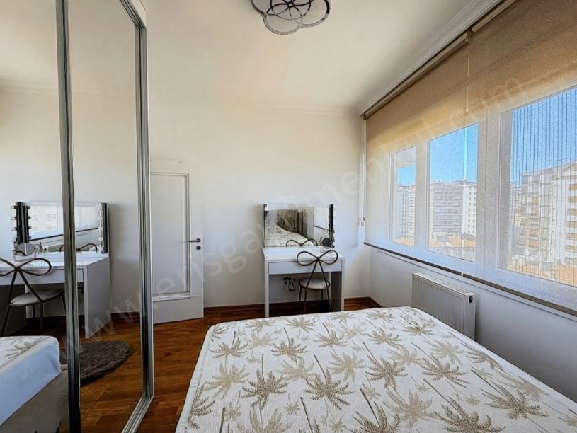 2017 Yapımı Binada Çift Balkonlu, Teraslı, E. Banyolu 215m2 4+2 Fırsat Daire