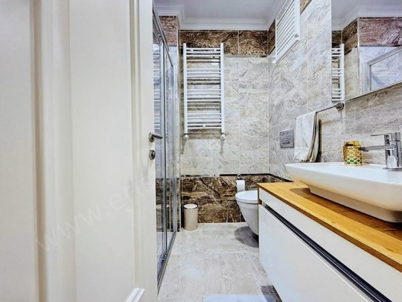 2017 Yapımı Binada Çift Balkonlu, Teraslı, E. Banyolu 215m2 4+2 Fırsat Daire