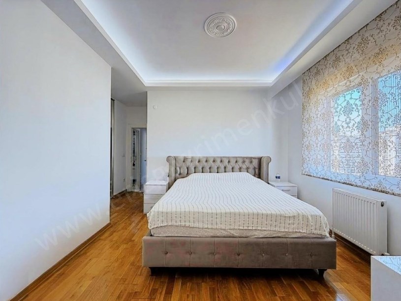 2017 Yapımı Binada Çift Balkonlu, Teraslı, E. Banyolu 215m2 4+2 Fırsat Daire