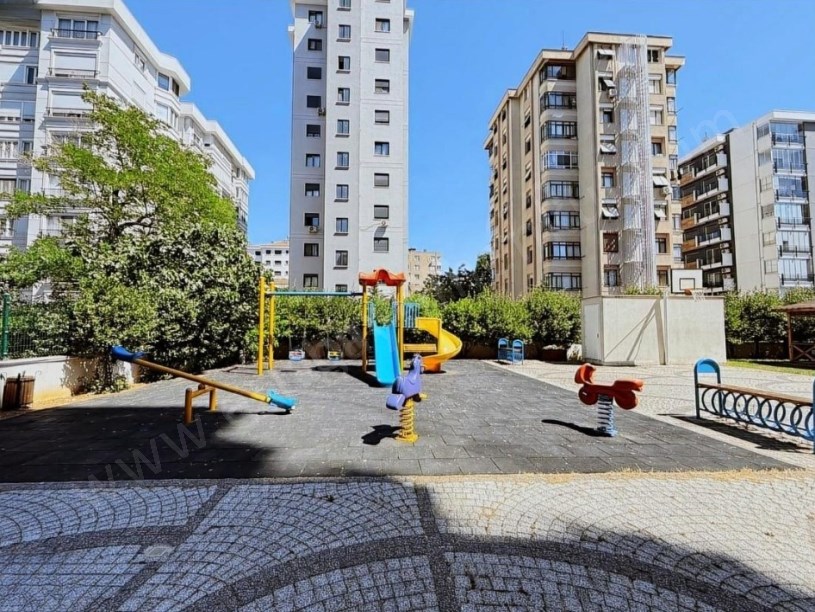 2017 Yapımı Binada Çift Balkonlu, Teraslı, E. Banyolu 215m2 4+2 Fırsat Daire