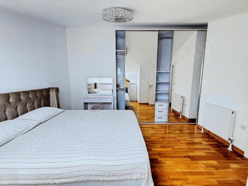 2017 Yapımı Binada Çift Balkonlu, Teraslı, E. Banyolu 215m2 4+2 Fırsat Daire