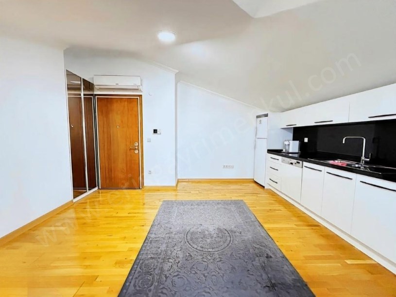 2017 Yapımı Binada Çift Balkonlu, Teraslı, E. Banyolu 215m2 4+2 Fırsat Daire