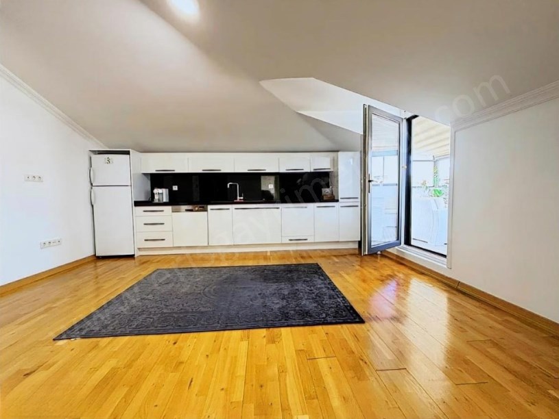 2017 Yapımı Binada Çift Balkonlu, Teraslı, E. Banyolu 215m2 4+2 Fırsat Daire