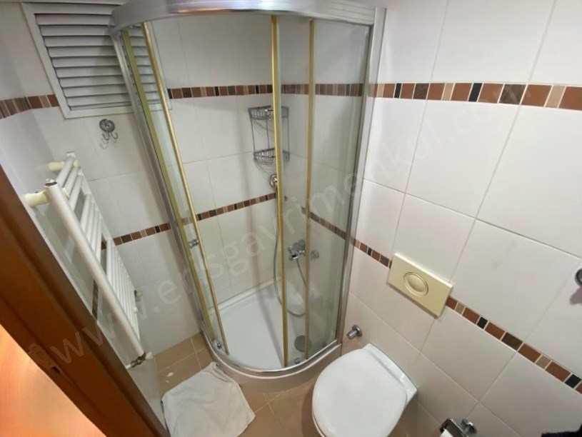 İSTANBUK KADIKÖY SAHRAYICEDİT MERKEZİ KONUMDA BOŞ SATILIK 3+1 DAİRE