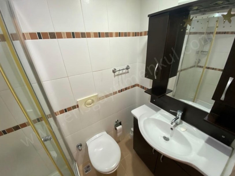 İSTANBUK KADIKÖY SAHRAYICEDİT MERKEZİ KONUMDA BOŞ SATILIK 3+1 DAİRE