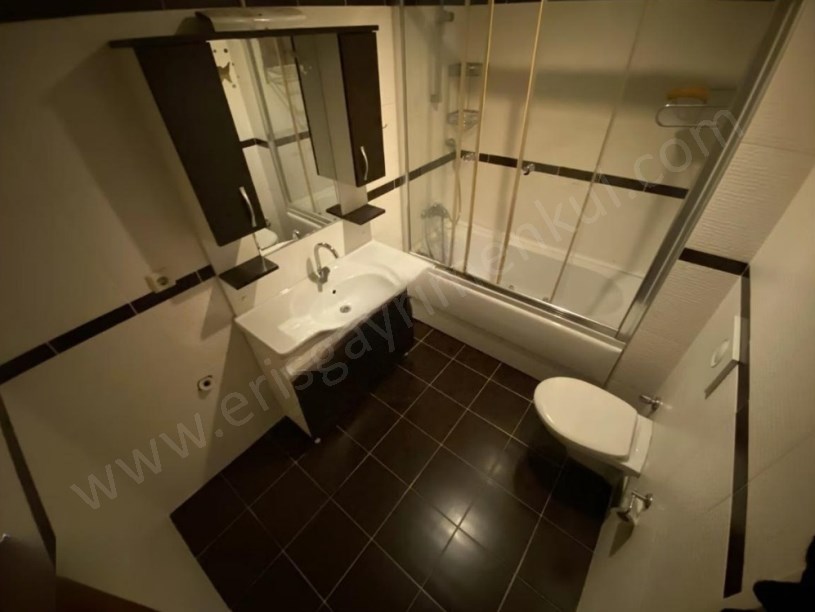 İSTANBUK KADIKÖY SAHRAYICEDİT MERKEZİ KONUMDA BOŞ SATILIK 3+1 DAİRE