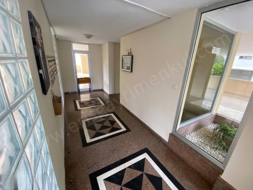 İSTANBUK KADIKÖY SAHRAYICEDİT MERKEZİ KONUMDA BOŞ SATILIK 3+1 DAİRE