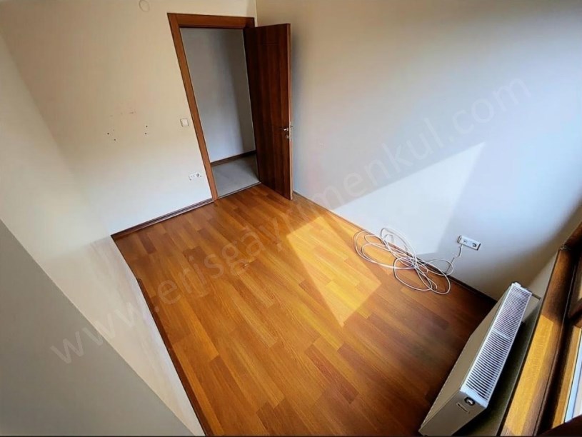 İSTANBUK KADIKÖY SAHRAYICEDİT MERKEZİ KONUMDA BOŞ SATILIK 3+1 DAİRE