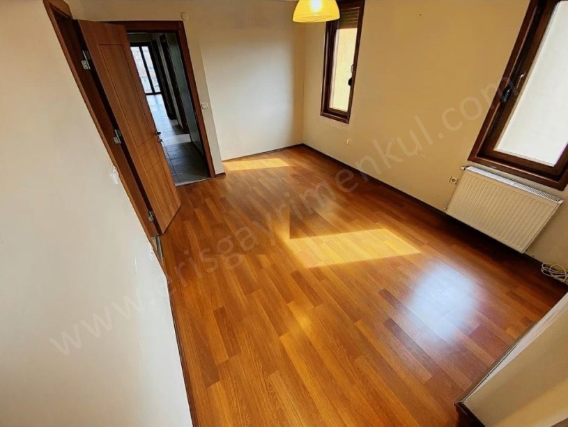 İSTANBUK KADIKÖY SAHRAYICEDİT MERKEZİ KONUMDA BOŞ SATILIK 3+1 DAİRE