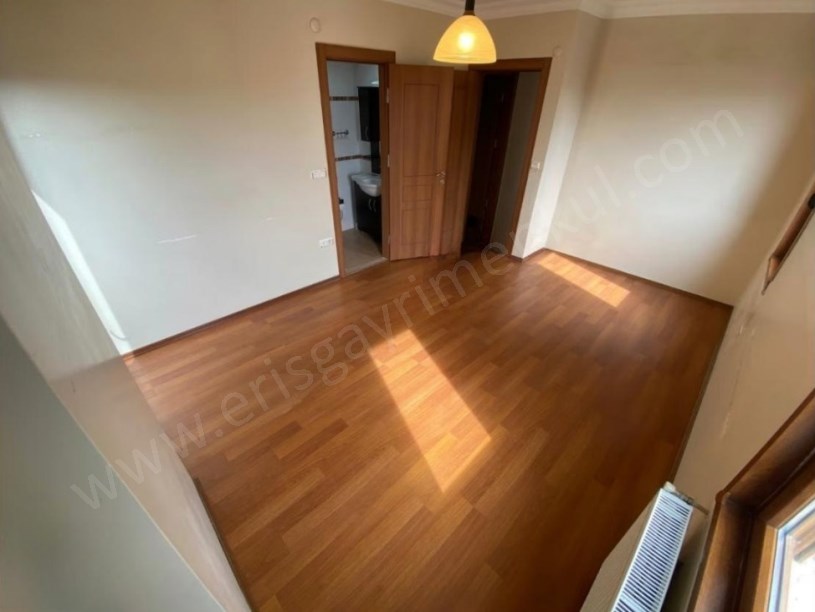 İSTANBUK KADIKÖY SAHRAYICEDİT MERKEZİ KONUMDA BOŞ SATILIK 3+1 DAİRE