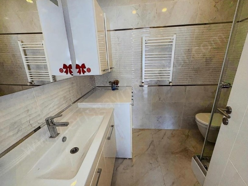 KOZYATAĞI MİNİBÜS CADDESİNE KOMŞU,YENİ BİNADA,KOMBİLİ,BALKONLU 130m² 3+1 SATILIK DAİRE