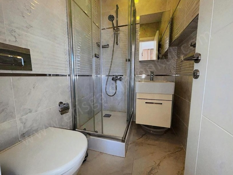 KOZYATAĞI MİNİBÜS CADDESİNE KOMŞU,YENİ BİNADA,KOMBİLİ,BALKONLU 130m² 3+1 SATILIK DAİRE