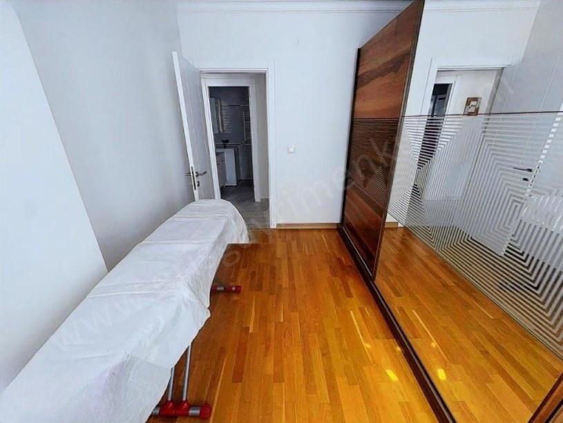 KOZYATAĞI MİNİBÜS CADDESİNE KOMŞU,YENİ BİNADA,KOMBİLİ,BALKONLU 130m² 3+1 SATILIK DAİRE