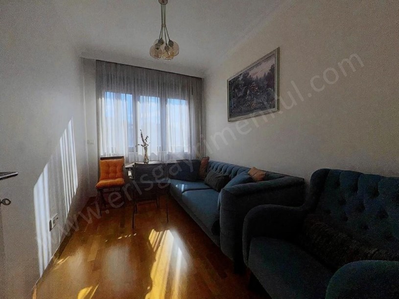 KOZYATAĞI MİNİBÜS CADDESİNE KOMŞU,YENİ BİNADA,KOMBİLİ,BALKONLU 130m² 3+1 SATILIK DAİRE