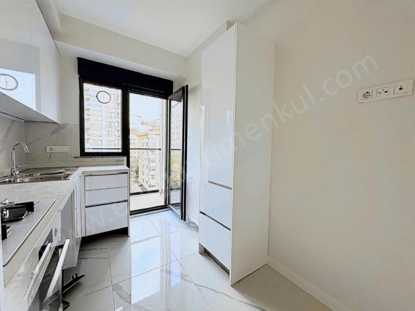 Şenesenevler, Boş Çift Banyo, 2+1 Kapalı Mutfak, Balkonlu Fırsat Daire
