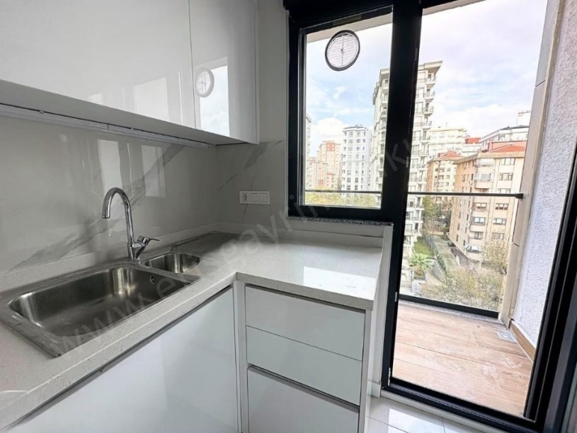 Şenesenevler, Boş Çift Banyo, 2+1 Kapalı Mutfak, Balkonlu Fırsat Daire