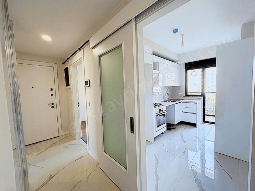 Şenesenevler, Boş Çift Banyo, 2+1 Kapalı Mutfak, Balkonlu Fırsat Daire