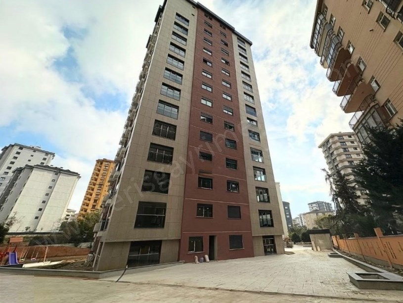 Şenesenevler, Boş Çift Banyo, 2+1 Kapalı Mutfak, Balkonlu Fırsat Daire