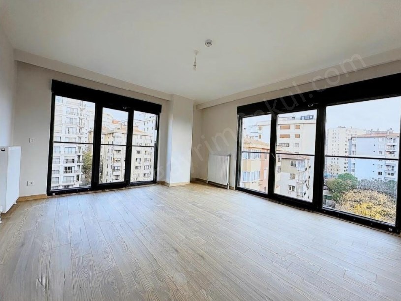 Şenesenevler, Boş Çift Banyo, 2+1 Kapalı Mutfak, Balkonlu Fırsat Daire