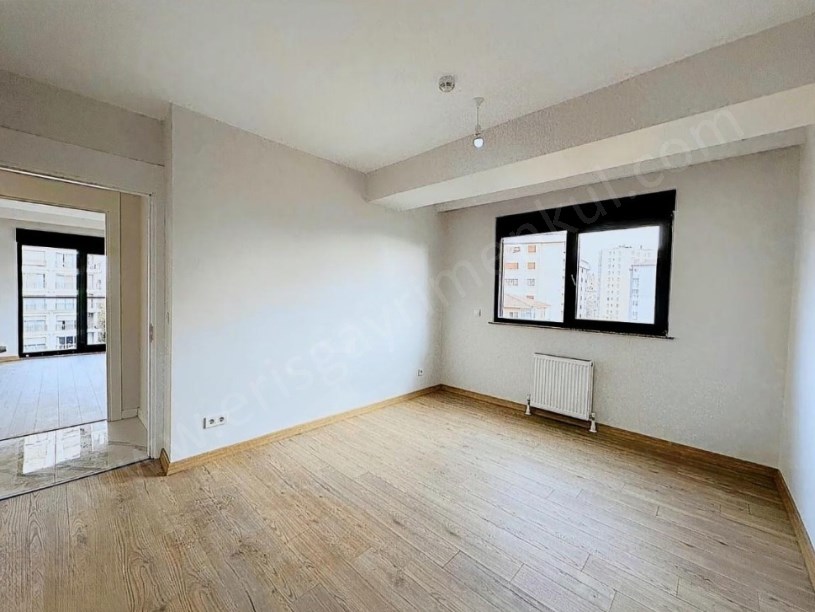 Şenesenevler, Boş Çift Banyo, 2+1 Kapalı Mutfak, Balkonlu Fırsat Daire