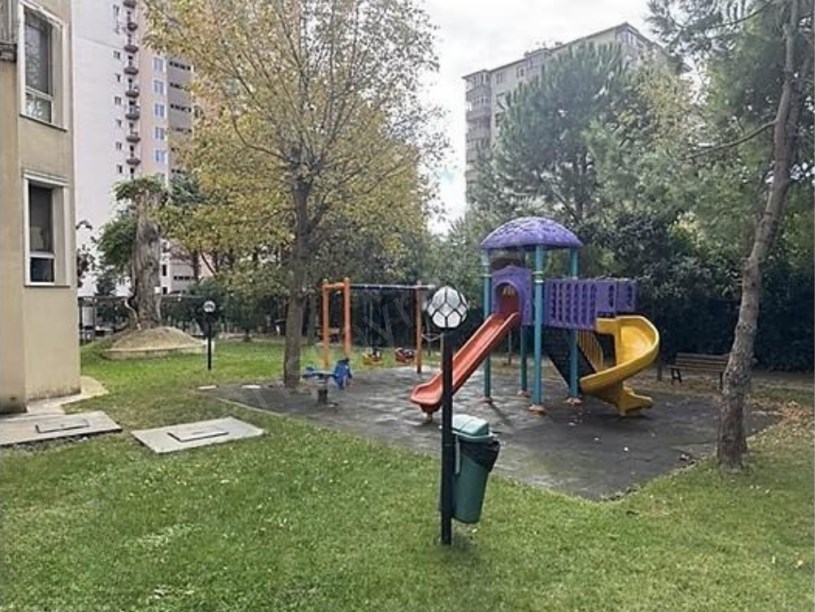 İSTANBUL KADIKÖY KOZYATAĞINDA GÜVENLİK ÇOCUK OYUN PARKI HAVUZ GENİŞ 4+1....