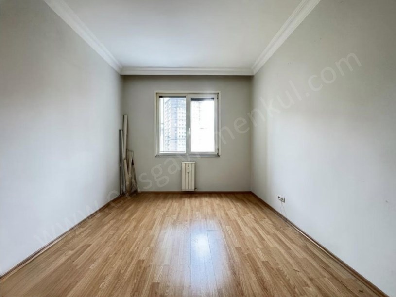 İSTANBUL KADIKÖY KOZYATAĞINDA GÜVENLİK ÇOCUK OYUN PARKI HAVUZ GENİŞ 4+1....