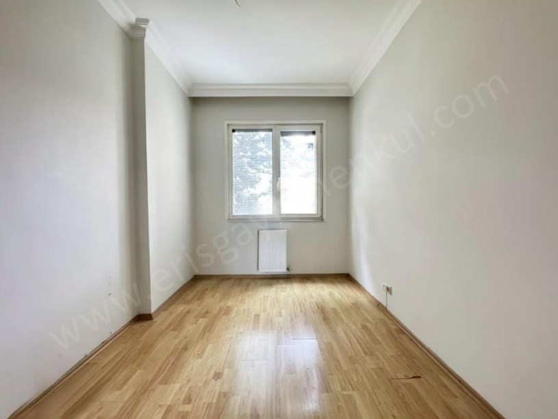 İSTANBUL KADIKÖY KOZYATAĞINDA GÜVENLİK ÇOCUK OYUN PARKI HAVUZ GENİŞ 4+1....