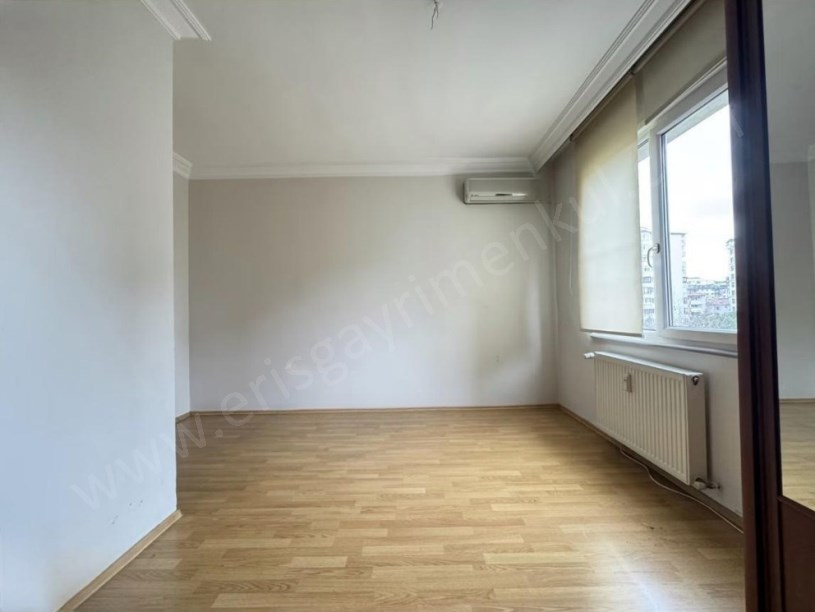 İSTANBUL KADIKÖY KOZYATAĞINDA GÜVENLİK ÇOCUK OYUN PARKI HAVUZ GENİŞ 4+1....