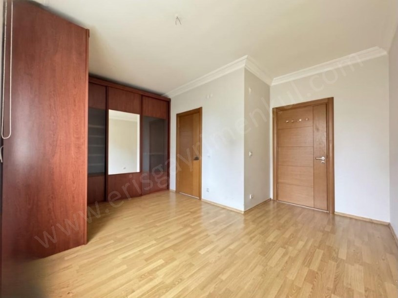 İSTANBUL KADIKÖY KOZYATAĞINDA GÜVENLİK ÇOCUK OYUN PARKI HAVUZ GENİŞ 4+1....