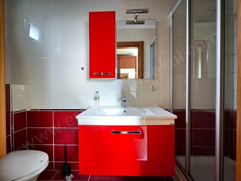 İSTANBUL KADIKÖY KOZYATAĞINDA GÜVENLİK ÇOCUK OYUN PARKI HAVUZ GENİŞ 4+1....