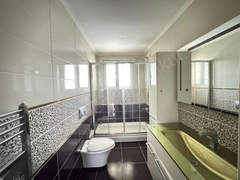 İSTANBUL KADIKÖY KOZYATAĞINDA GÜVENLİK ÇOCUK OYUN PARKI HAVUZ GENİŞ 4+1....