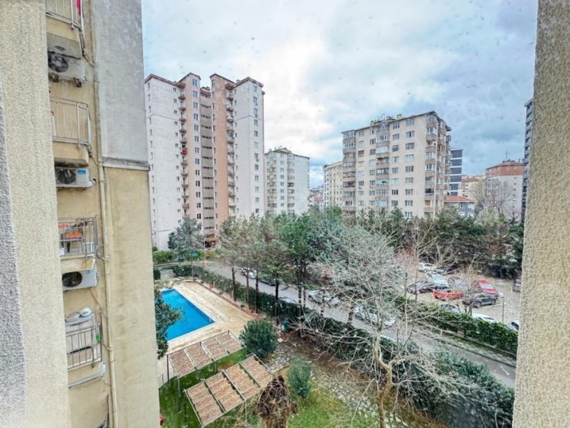 İSTANBUL KADIKÖY KOZYATAĞINDA GÜVENLİK ÇOCUK OYUN PARKI HAVUZ GENİŞ 4+1....