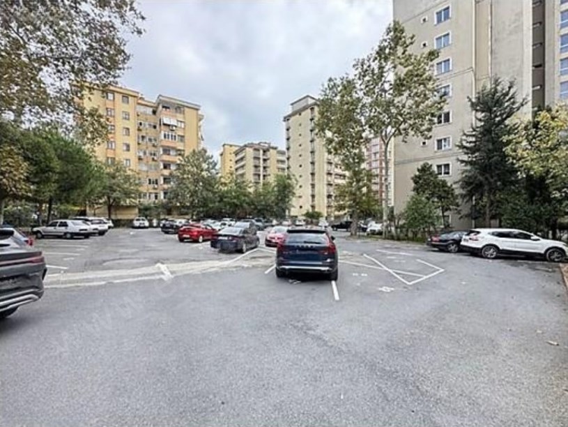 İSTANBUL KADIKÖY KOZYATAĞINDA GÜVENLİK ÇOCUK OYUN PARKI HAVUZ GENİŞ 4+1....