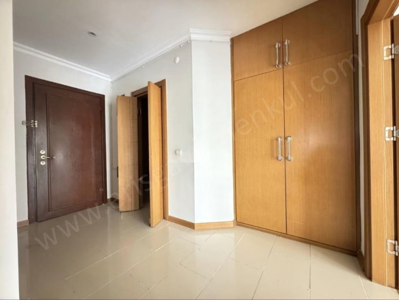 İSTANBUL KADIKÖY KOZYATAĞINDA GÜVENLİK ÇOCUK OYUN PARKI HAVUZ GENİŞ 4+1....