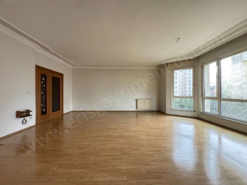 İSTANBUL KADIKÖY KOZYATAĞINDA GÜVENLİK ÇOCUK OYUN PARKI HAVUZ GENİŞ 4+1....