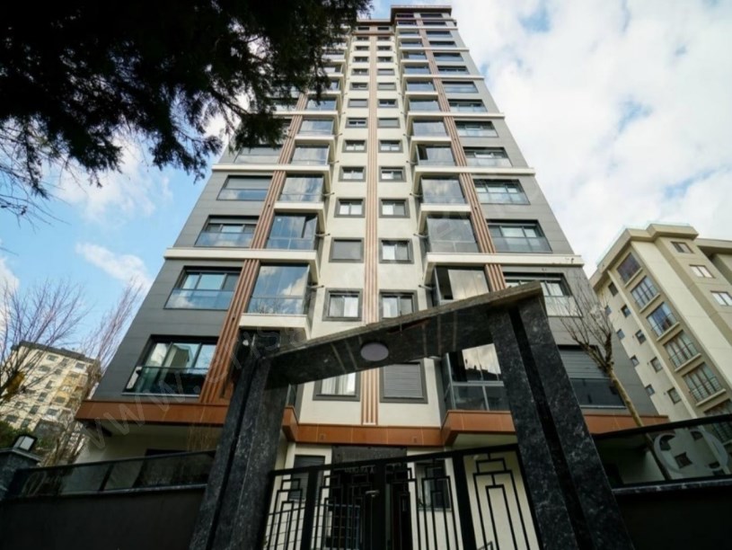 İSTANBUL KADIKÖY SUADİYE SINIRI METRO YANIBAŞINDA FIRSAT SATILIK 3+1 DAİRE