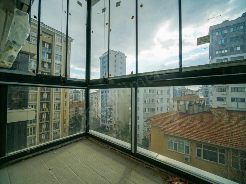 İSTANBUL KADIKÖY SUADİYE SINIRI METRO YANIBAŞINDA FIRSAT SATILIK 3+1 DAİRE