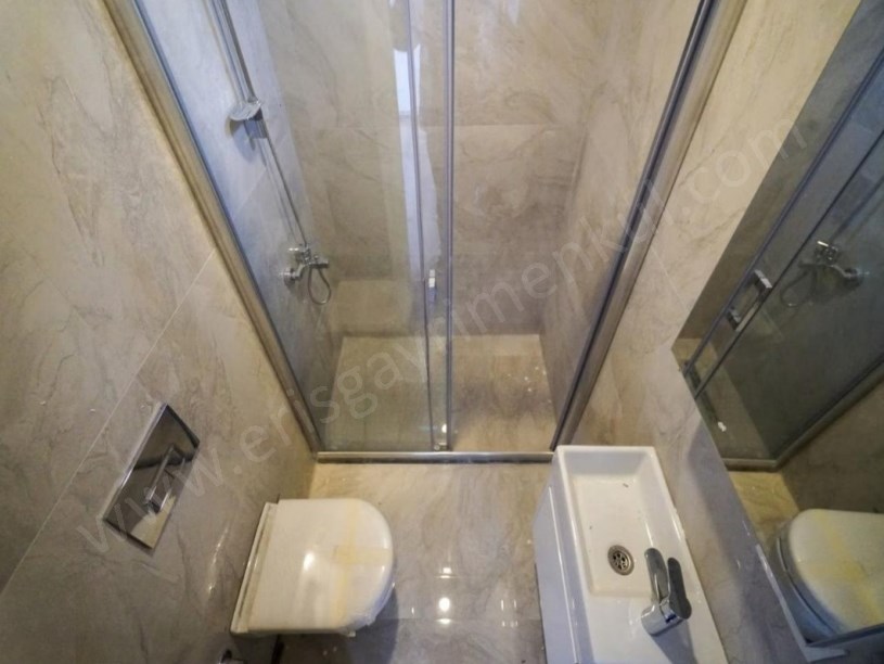 İSTANBUL KADIKÖY SUADİYE SINIRI METRO YANIBAŞINDA FIRSAT SATILIK 3+1 DAİRE