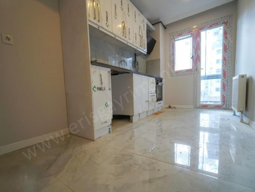 İSTANBUL KADIKÖY SUADİYE SINIRI METRO YANIBAŞINDA FIRSAT SATILIK 3+1 DAİRE