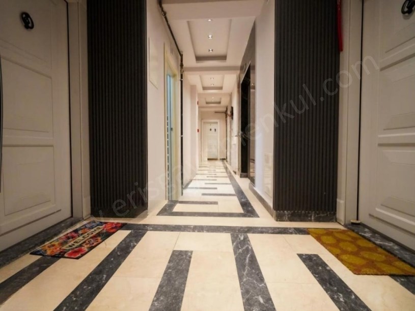 İSTANBUL KADIKÖY SUADİYE SINIRI METRO YANIBAŞINDA FIRSAT SATILIK 3+1 DAİRE