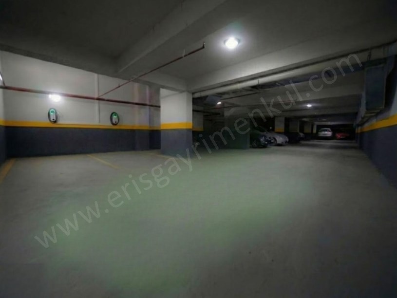 İSTANBUL KADIKÖY SUADİYE SINIRI METRO YANIBAŞINDA FIRSAT SATILIK 3+1 DAİRE