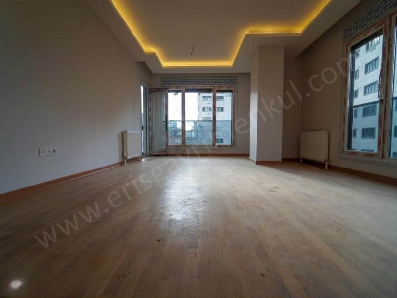 İSTANBUL KADIKÖY SUADİYE SINIRI METRO YANIBAŞINDA FIRSAT SATILIK 3+1 DAİRE