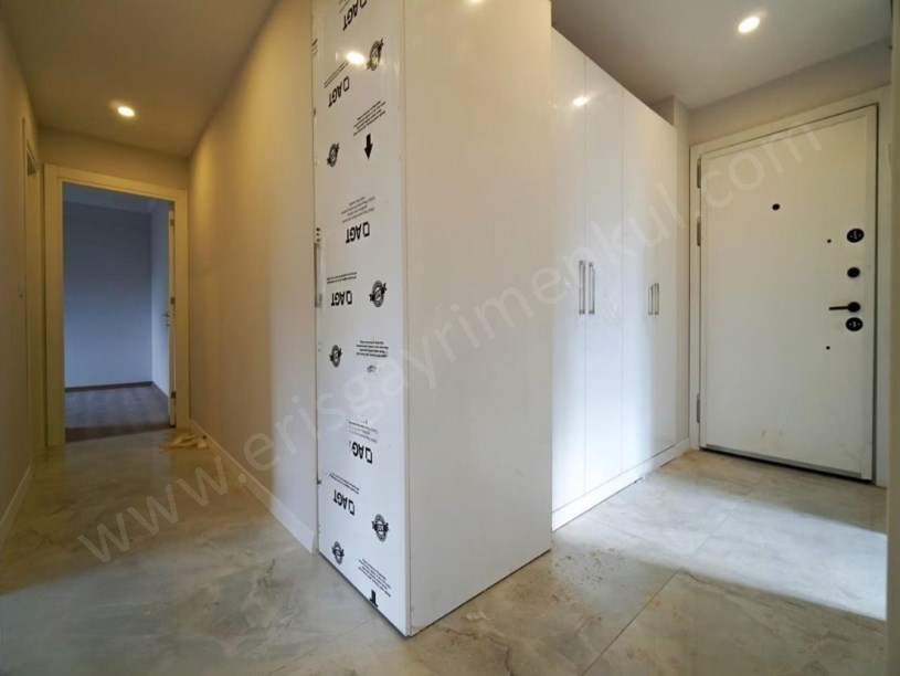 İSTANBUL KADIKÖY SUADİYE SINIRI METRO YANIBAŞINDA FIRSAT SATILIK 3+1 DAİRE