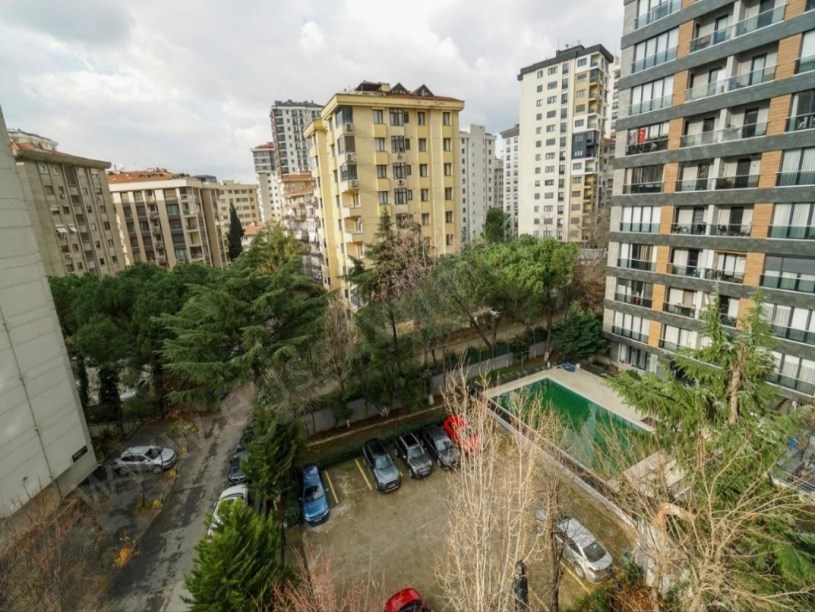 İSTANBUL KADIKÖY SUADİYE SINIRI METRO YANIBAŞINDA FIRSAT SATILIK 3+1 DAİRE