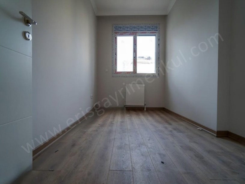 İSTANBUL KADIKÖY SUADİYE SINIRI METRO YANIBAŞINDA FIRSAT SATILIK 3+1 DAİRE