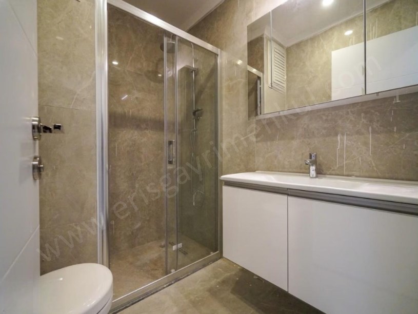 İSTANBUL KADIKÖY SUADİYE SINIRI METRO YANIBAŞINDA FIRSAT SATILIK 3+1 DAİRE