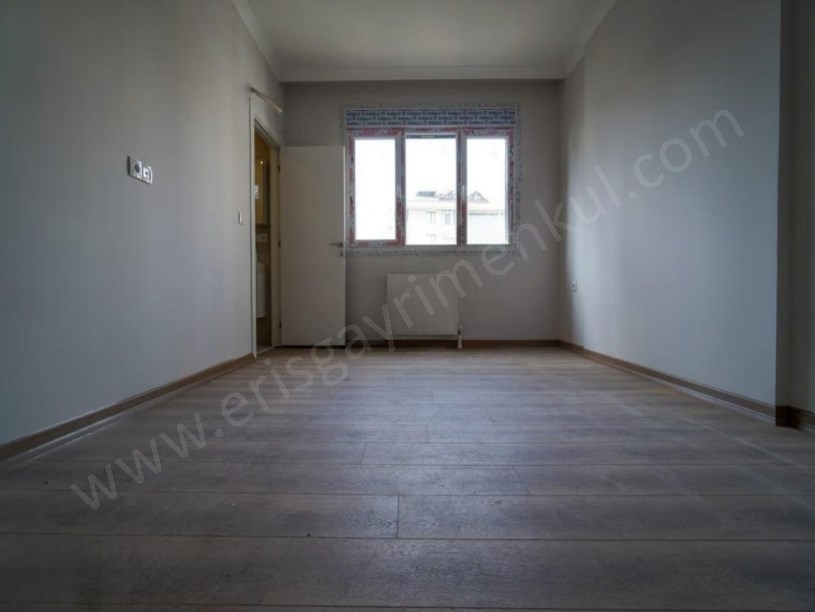 İSTANBUL KADIKÖY SUADİYE SINIRI METRO YANIBAŞINDA FIRSAT SATILIK 3+1 DAİRE