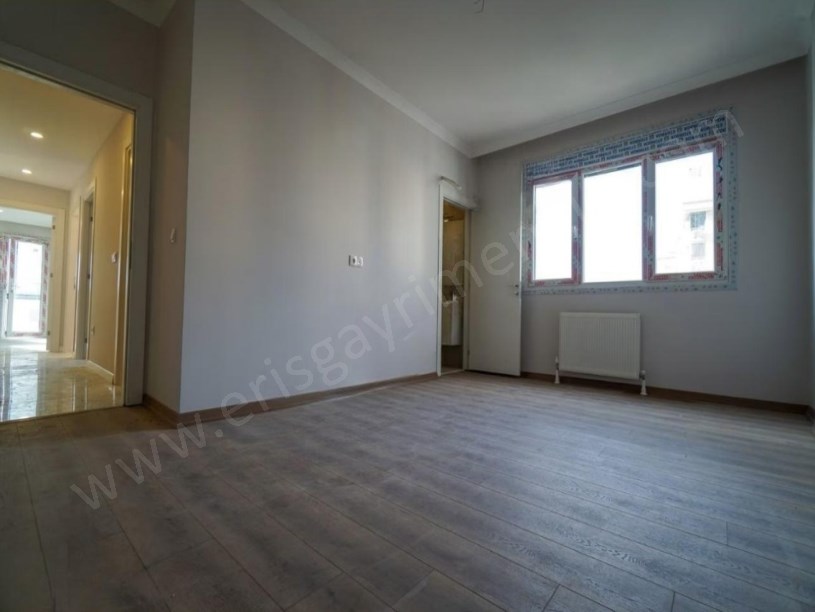 İSTANBUL KADIKÖY SUADİYE SINIRI METRO YANIBAŞINDA FIRSAT SATILIK 3+1 DAİRE