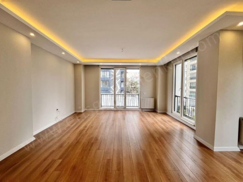 19 MAYIS MAH. 5 YAŞINDA KAPALI OTOPARKLI BİNADA ÖZEL MİMARİ DEKORLU 4+1 DAİRE